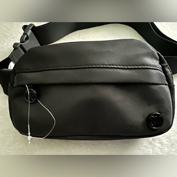 Steve Madden Black Belt Crossbody Fanny Pack Bag Set - Picture 2 of 16